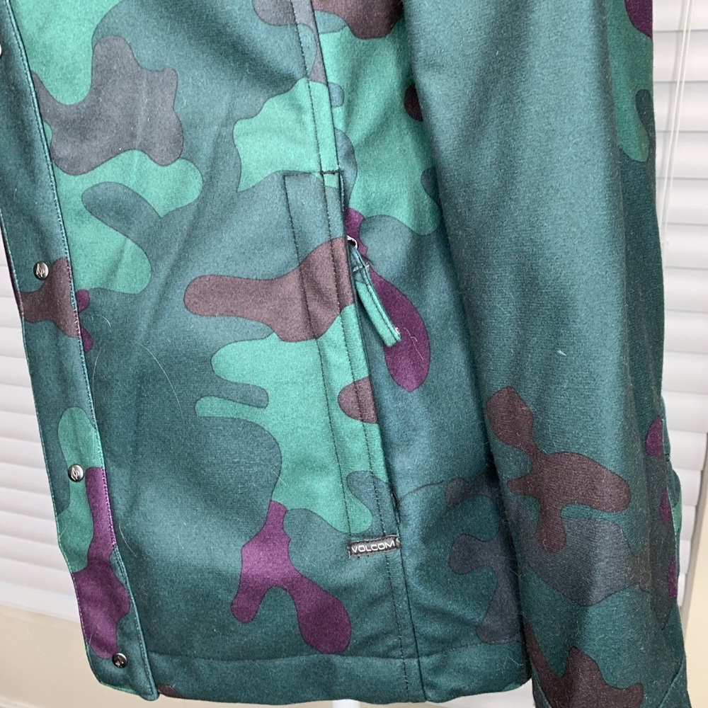 Volcom army print snow jacket with inner hoodie - Picture 5 of 5